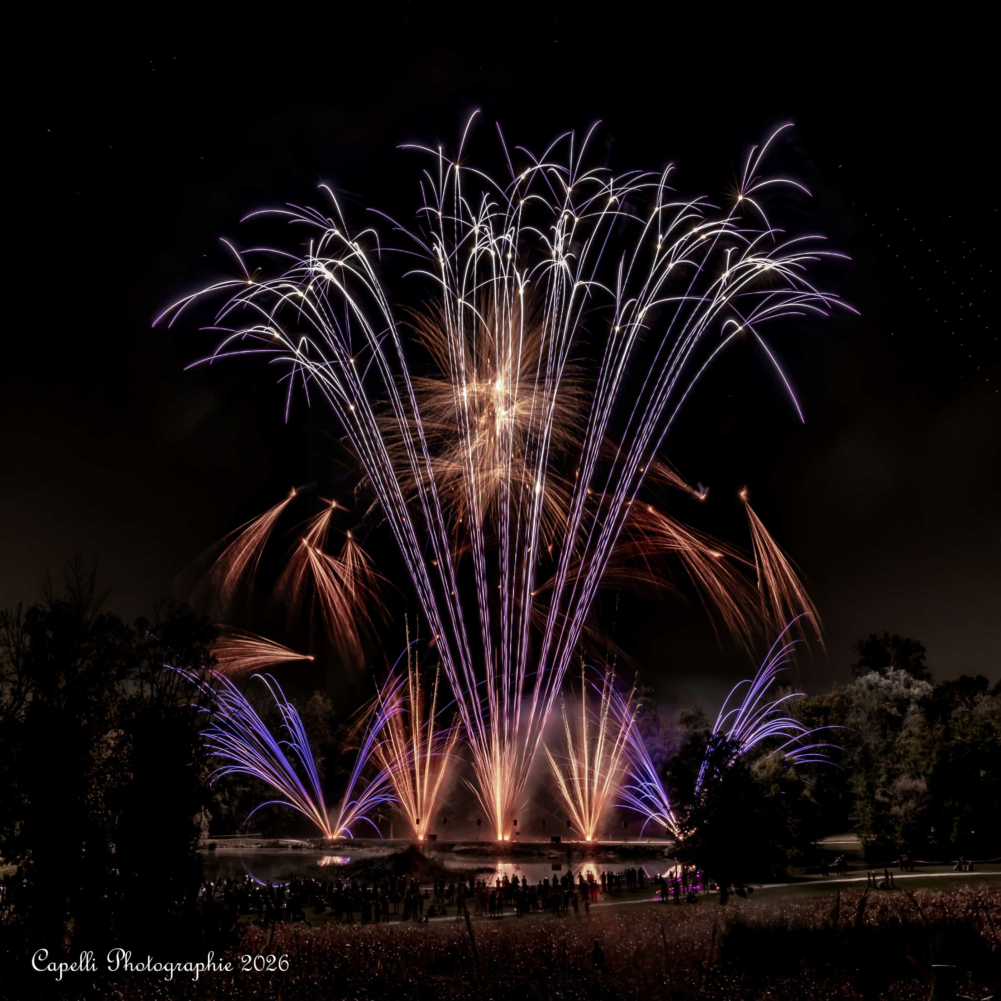 Effets pyrotechniques violets et cuivrés